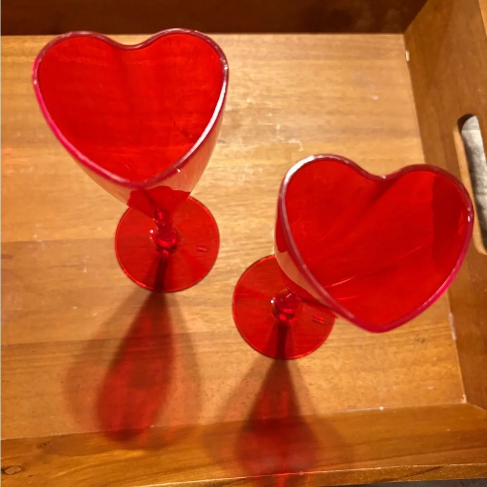 Red Heart-Shaped Champagne Flutes plastic - Picture 2 of 4